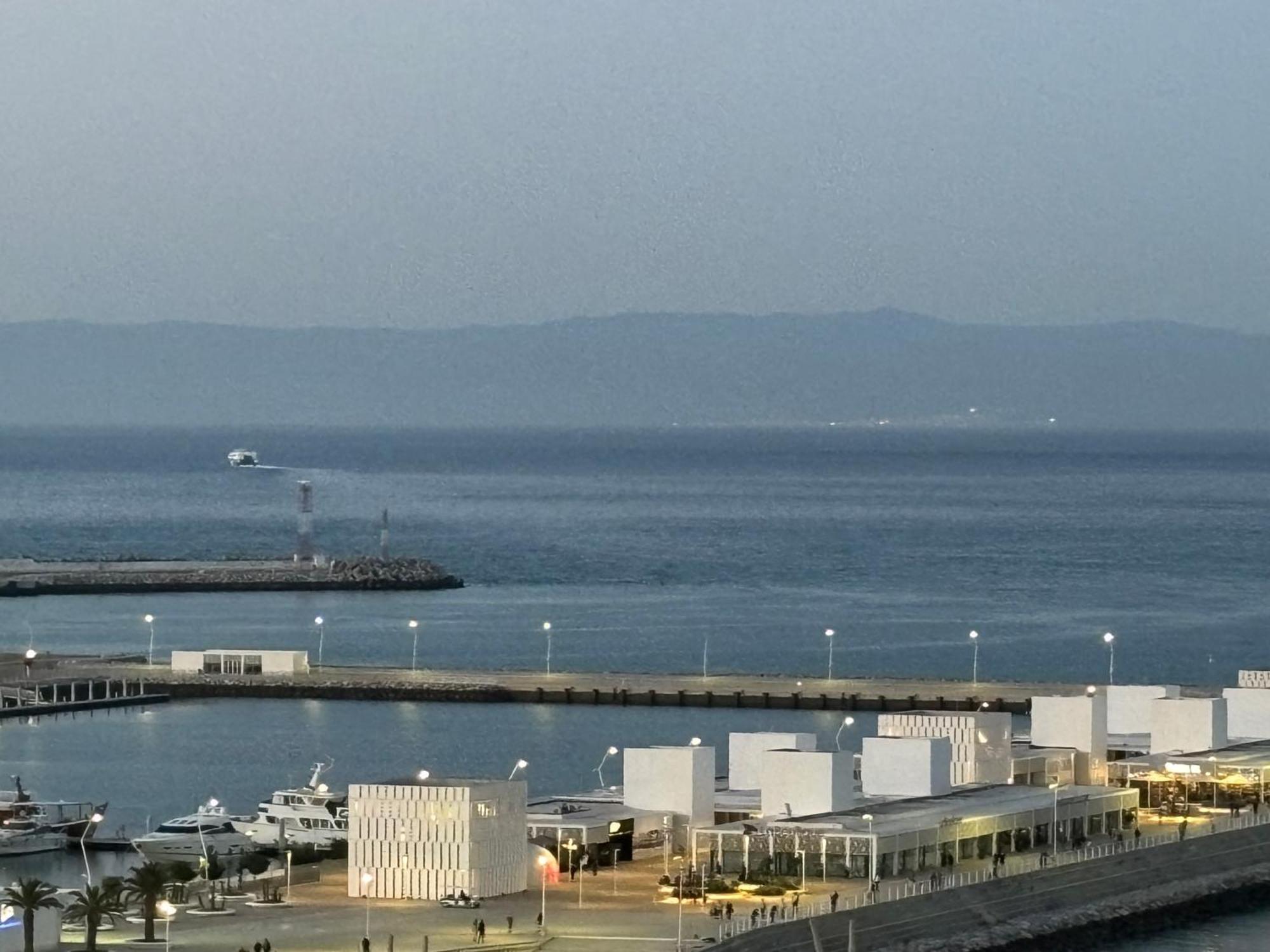 Marina View Residence Luxurious Studio Retreat With Stunning Ocean Views 1 Double Bedroom, 1 Convertible Couch 丹吉尔 外观 照片